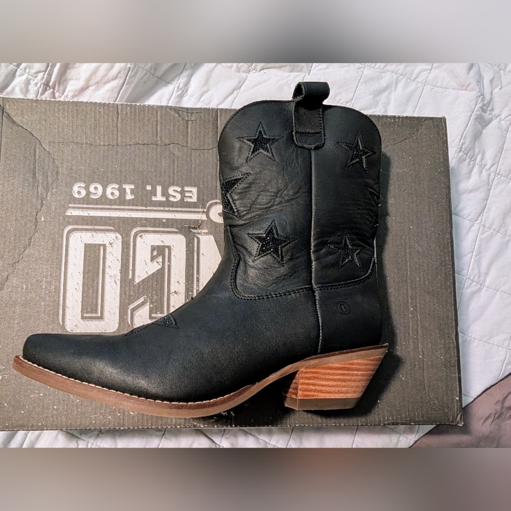 Brand new Dingo Star Struck Boot